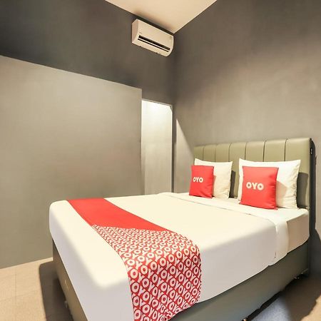 OYO 3492 Mandala Residence Medan Bagian luar foto