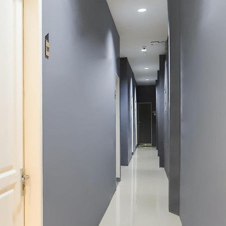 OYO 3492 Mandala Residence Medan Bagian luar foto