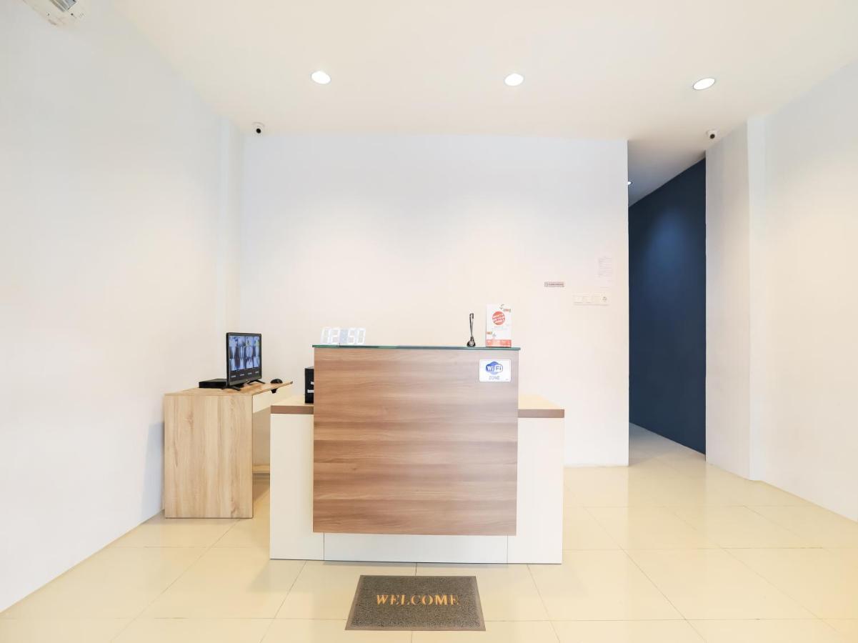 OYO 3492 Mandala Residence Medan Bagian luar foto