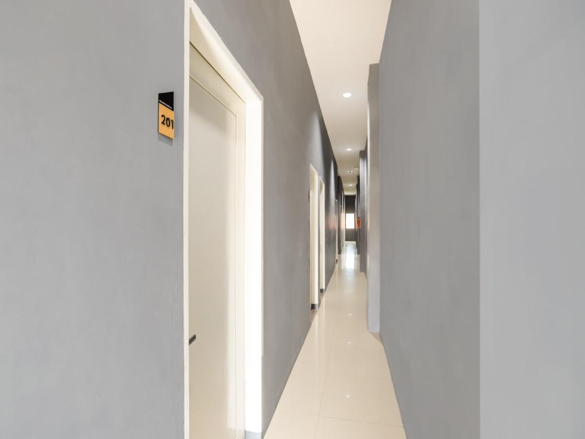 OYO 3492 Mandala Residence Medan Bagian luar foto