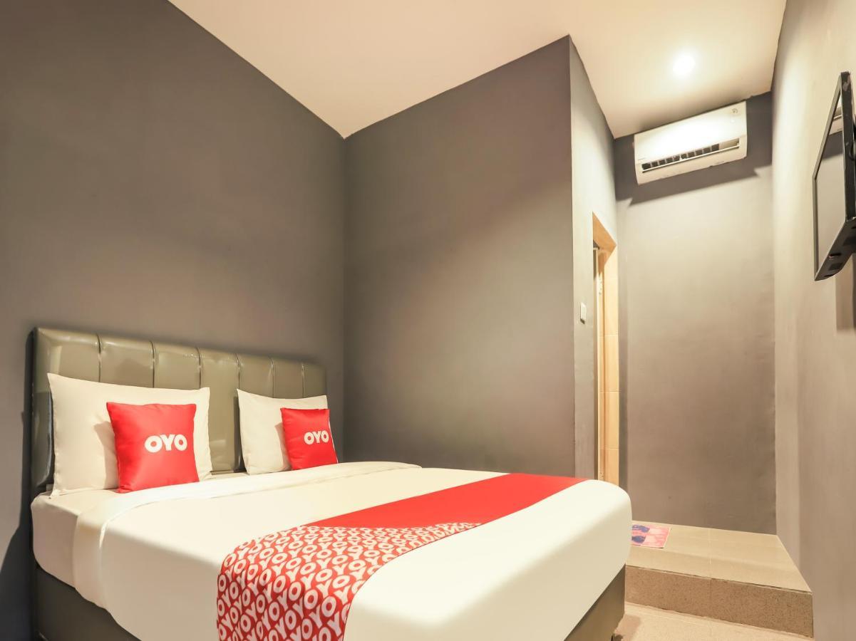 OYO 3492 Mandala Residence Medan Bagian luar foto