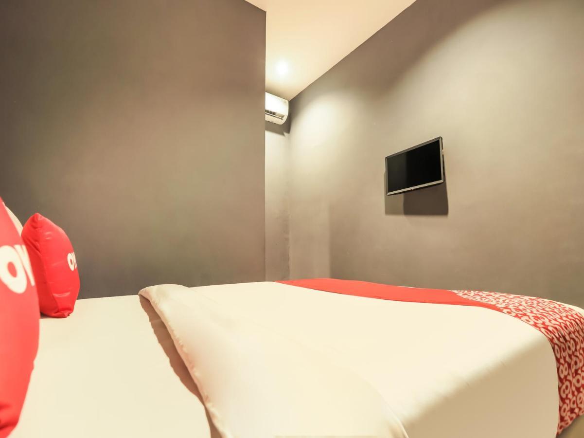 OYO 3492 Mandala Residence Medan Bagian luar foto