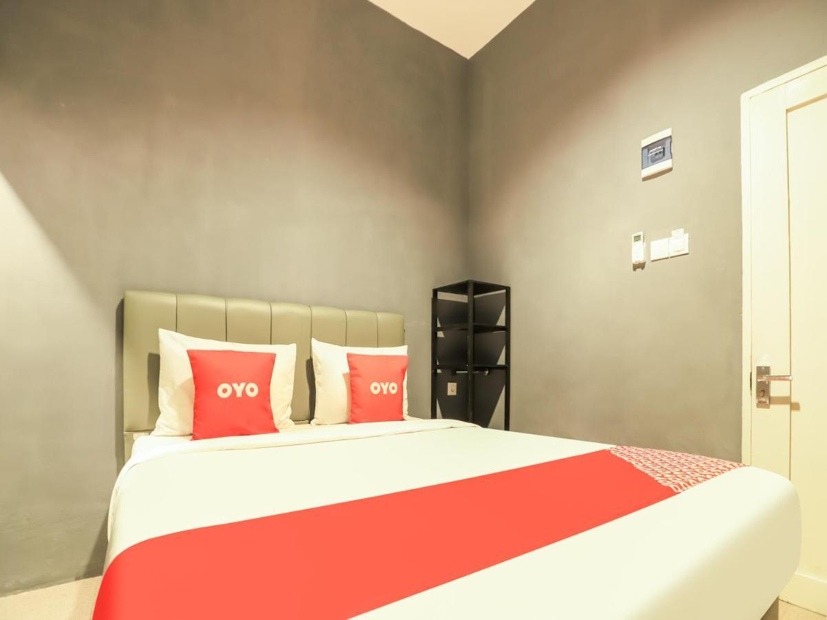 OYO 3492 Mandala Residence Medan Bagian luar foto