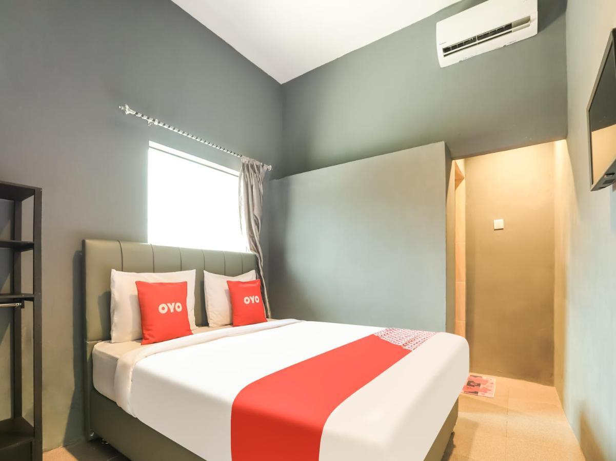 OYO 3492 Mandala Residence Medan Bagian luar foto