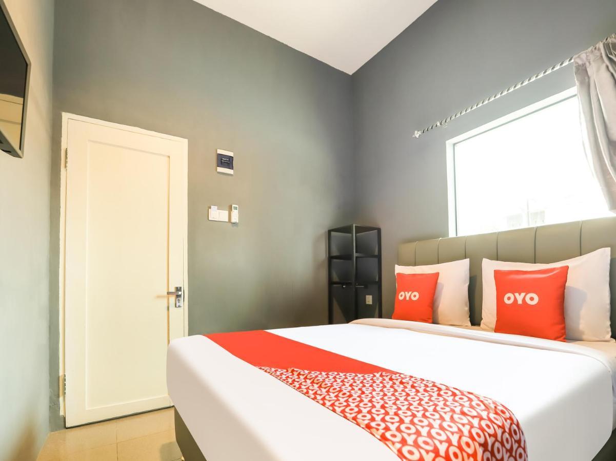 OYO 3492 Mandala Residence Medan Bagian luar foto