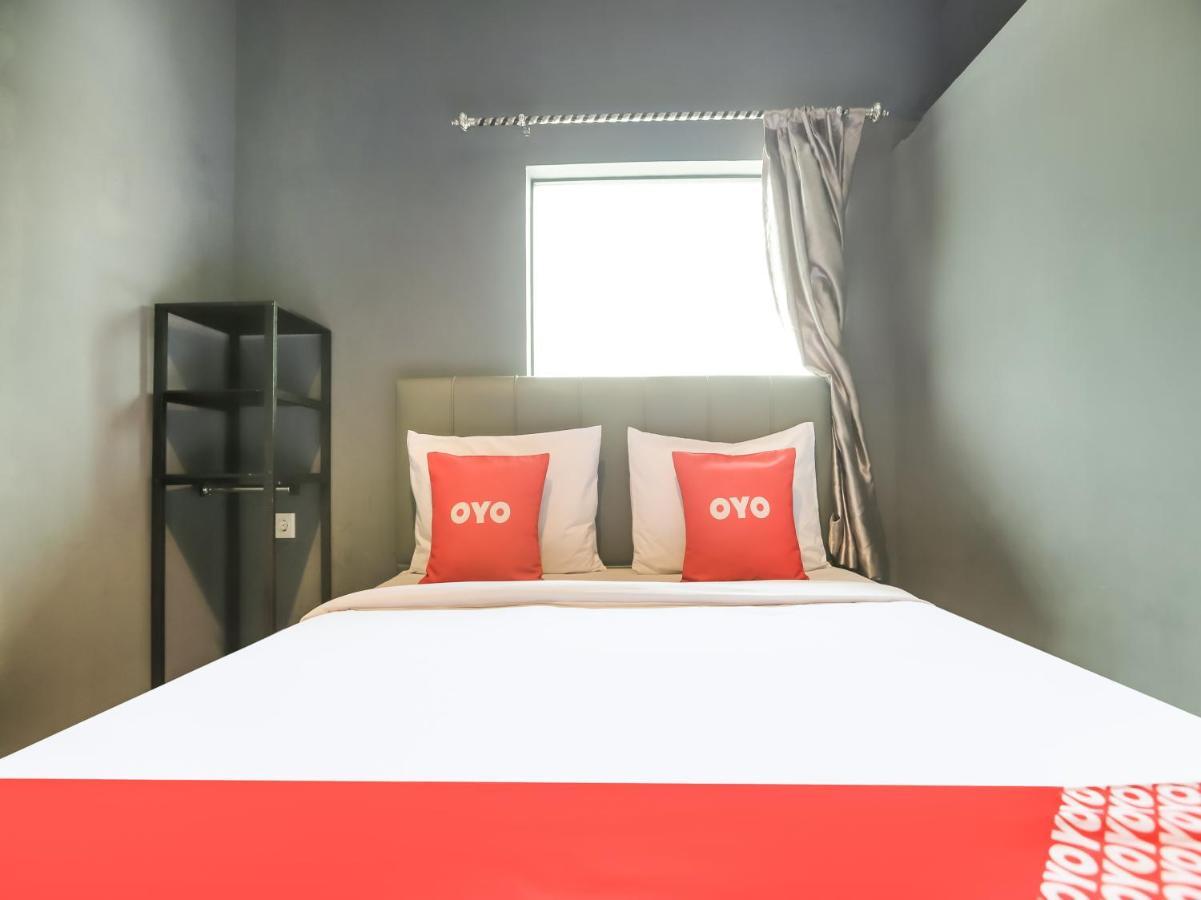 OYO 3492 Mandala Residence Medan Bagian luar foto