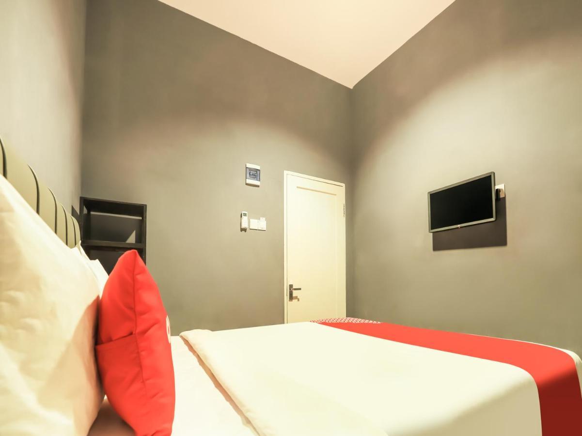 OYO 3492 Mandala Residence Medan Bagian luar foto